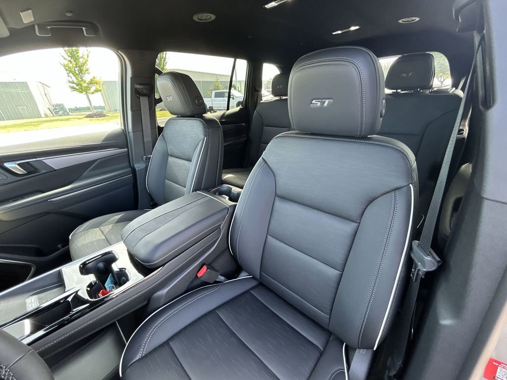 New 2026 Buick Enclave Sport Touring w/ LPO, Floor Liner Package image 21