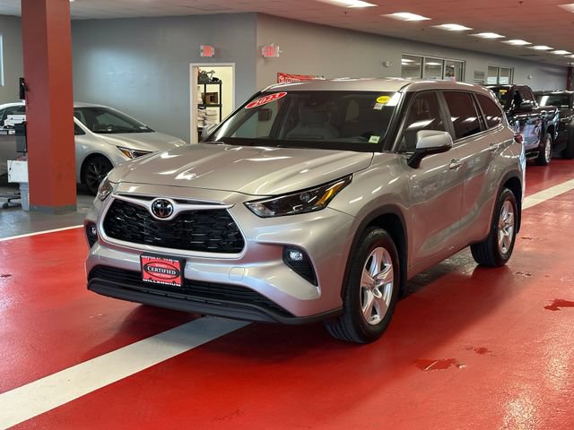 Used 2023 Toyota Highlander LE AWD/4WD image 7