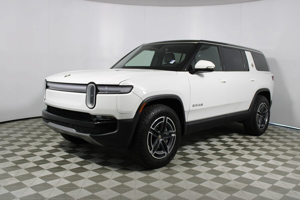 Used 2025 Rivian R1S Adventure Dual AWD/4WD image 3