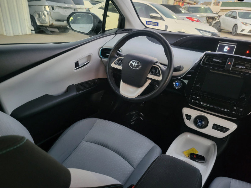 Used 2019 Toyota Prius Prime Plus FWD image 29