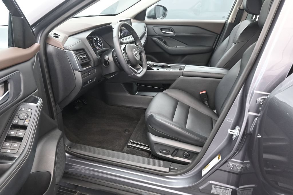 Used 2023 Nissan Rogue SV w/ SV Premium B Package FWD image 18