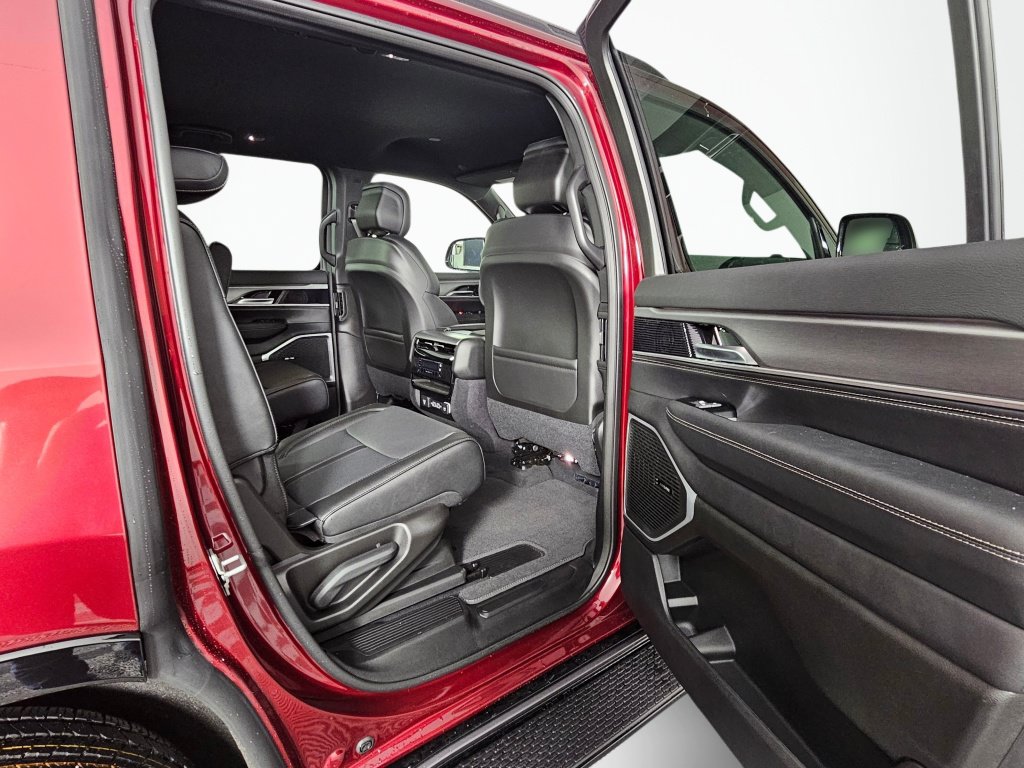 New 2026 Jeep Grand Wagoneer Limited AWD/4WD image 39