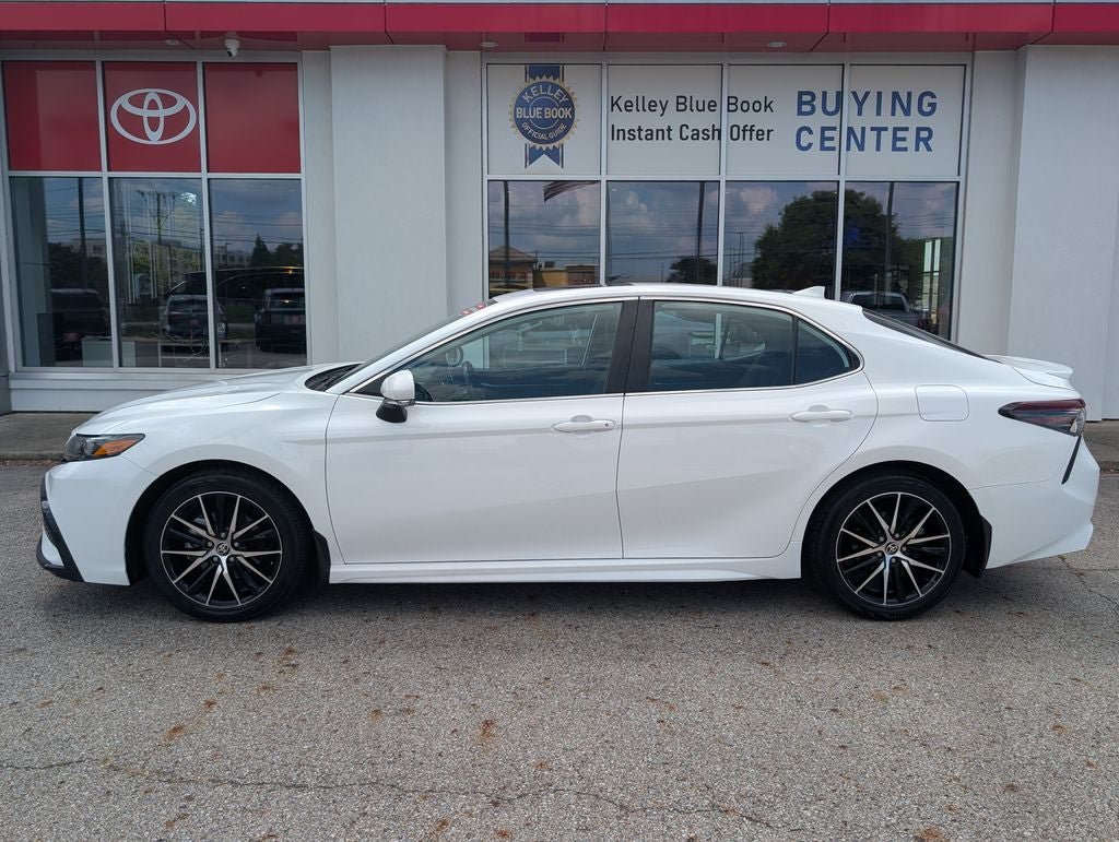 Used 2024 Toyota Camry SE w/ Audio Upgrade Package FWD image 4