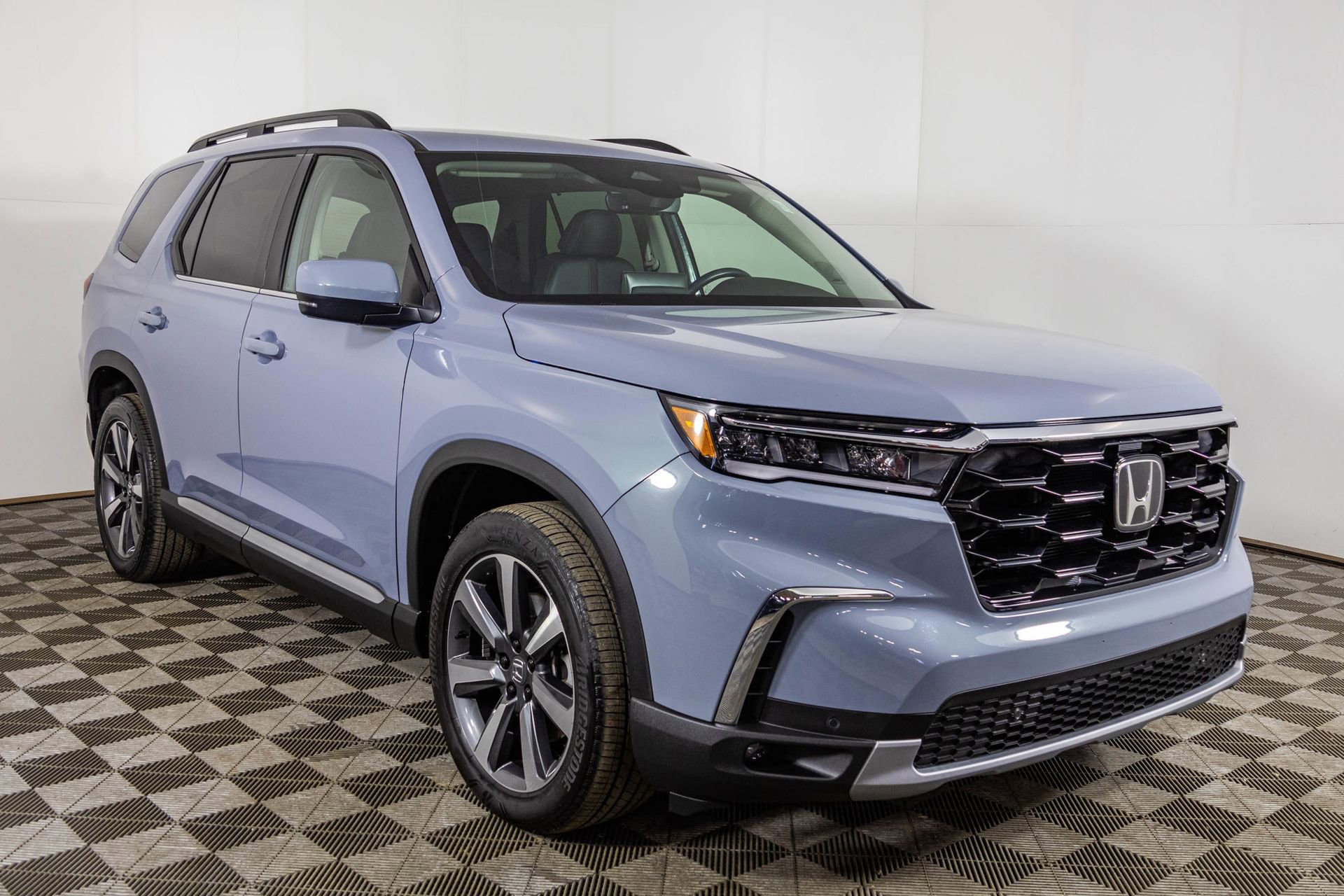 Used 2025 Honda Pilot Touring image 15