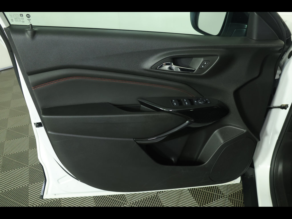 Used 2025 Chevrolet Trax RS w/ Driver Confidence Package FWD image 20