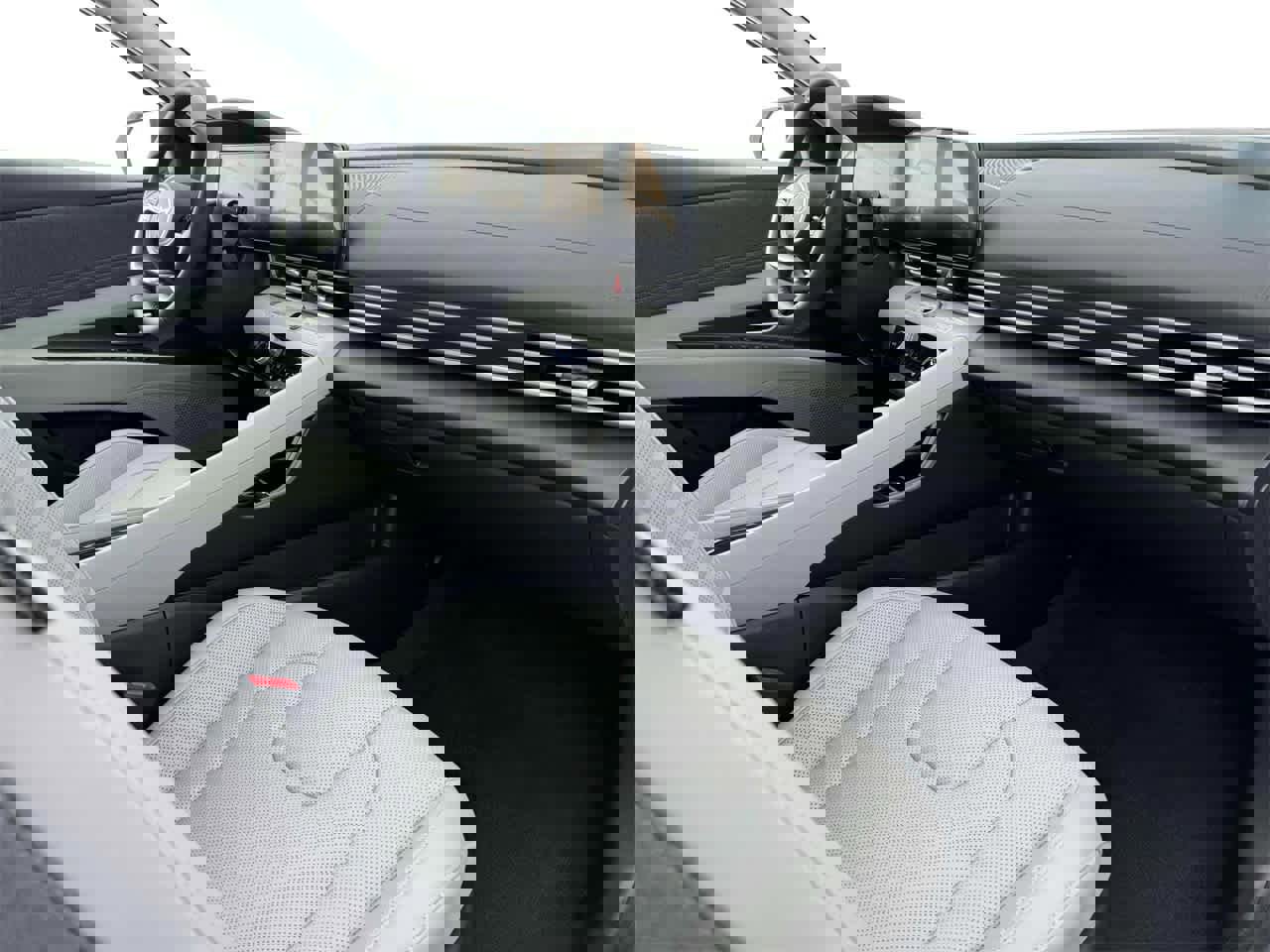 New 2025 Hyundai Elantra Limited image 11