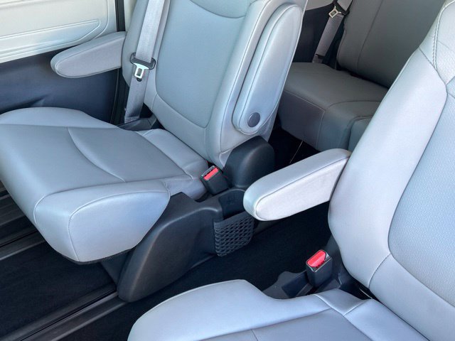 Used 2022 Toyota Sienna XLE AWD/4WD image 31