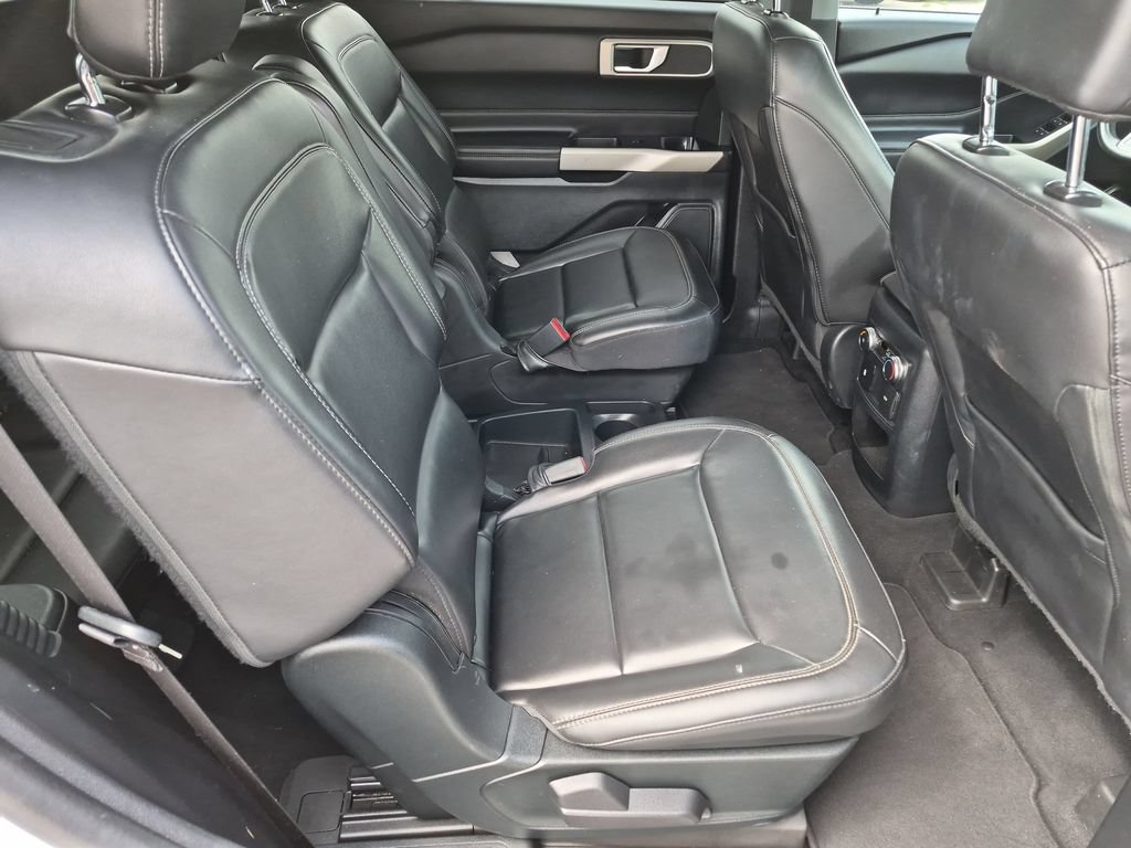 Used 2021 Ford Explorer XLT w/ Equipment Group 202A AWD/4WD image 18