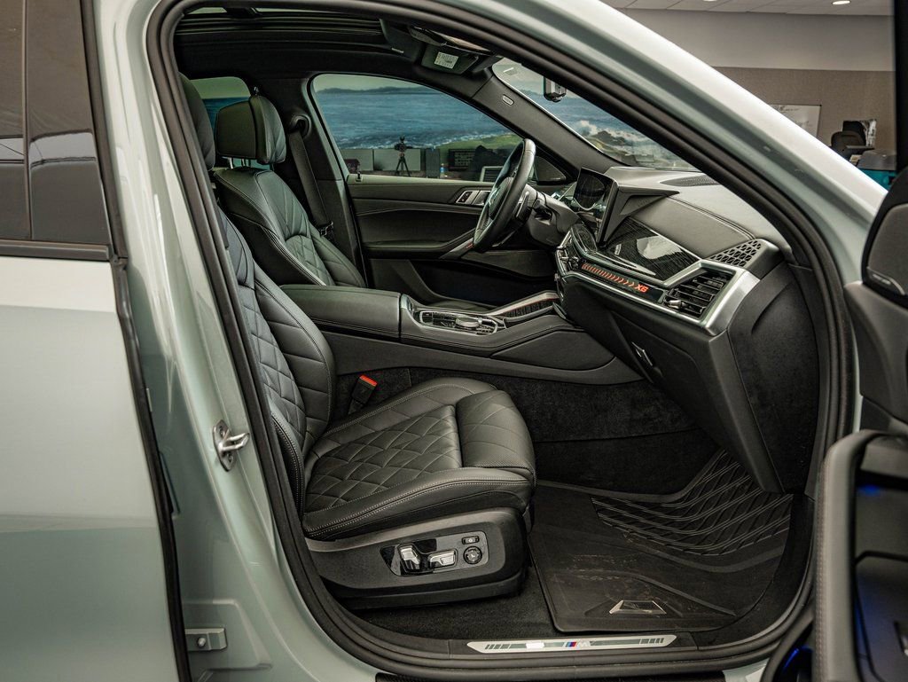 Used 2024 BMW X6 xDrive40i w/ Premium Package image 36