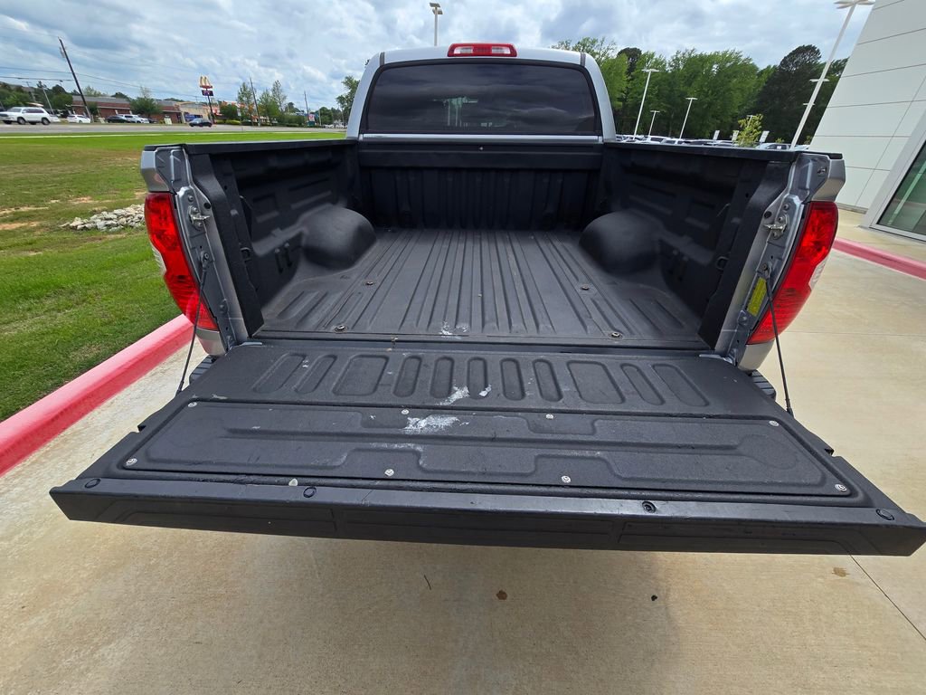 Used 2018 Toyota Tundra SR5 w/ SR5 Upgrade Package AWD/4WD image 10