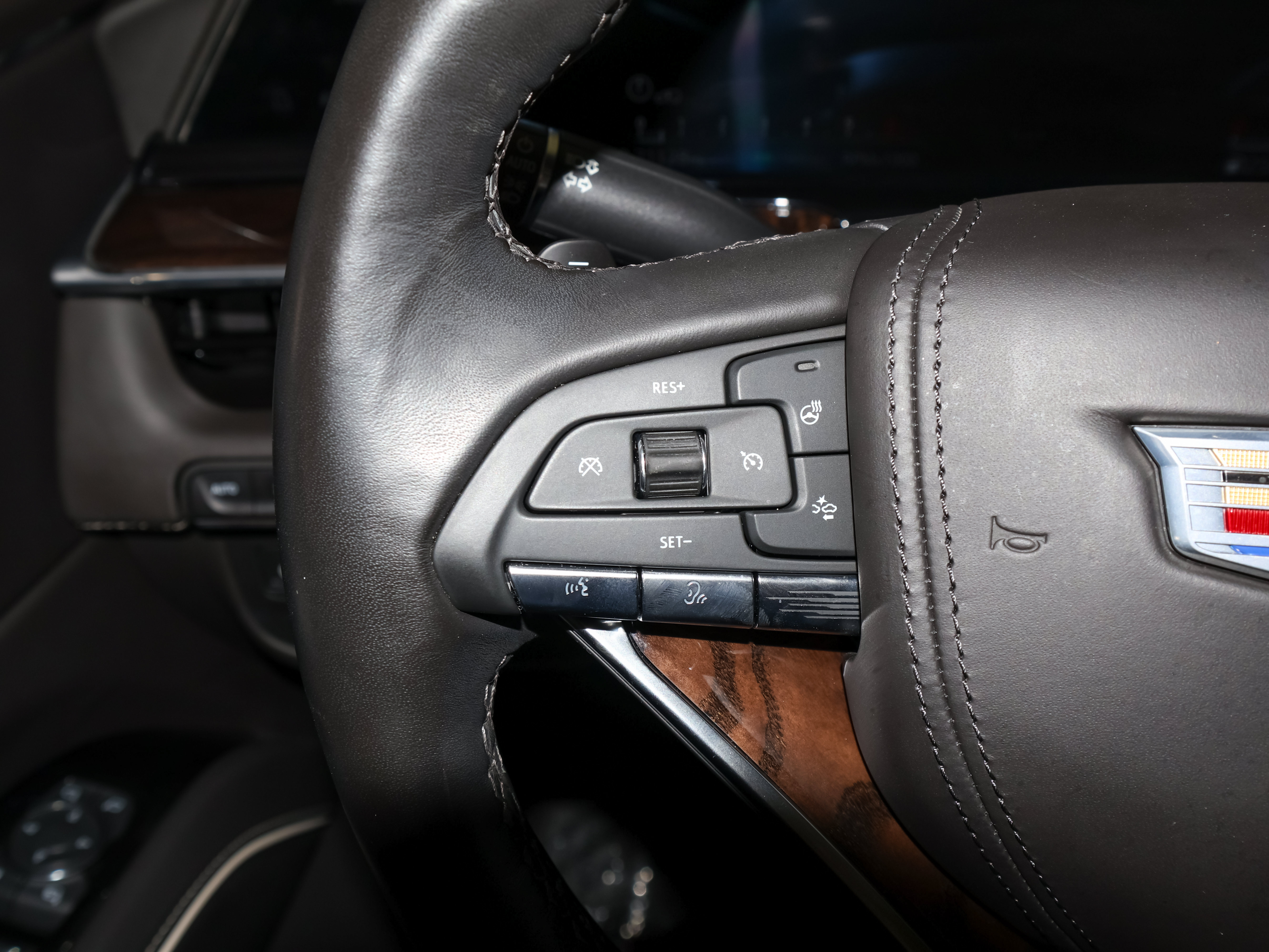 Used 2022 Cadillac Escalade Sport Platinum w/ LPO, ONYX Package AWD/4WD image 44