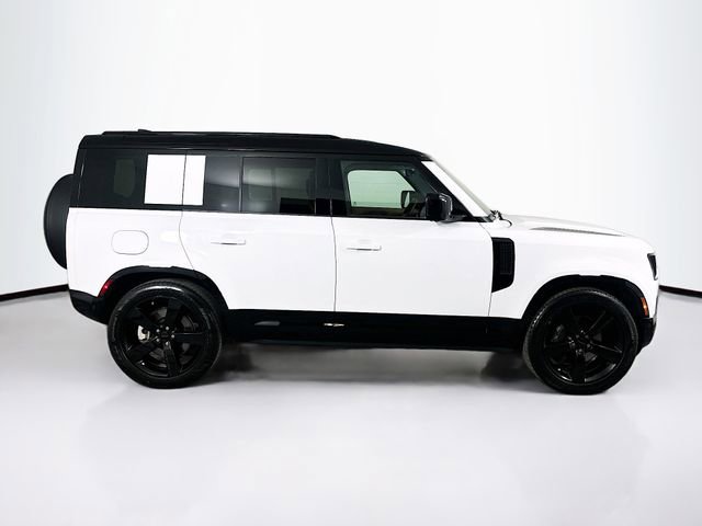 New 2026 Land Rover Defender 110 X-Dynamic SE image 4