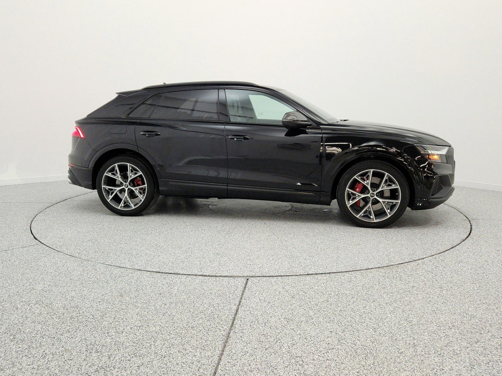 Used 2023 Audi SQ8 Premium Plus w/ SQ8 Luxury Package AWD/4WD image 4