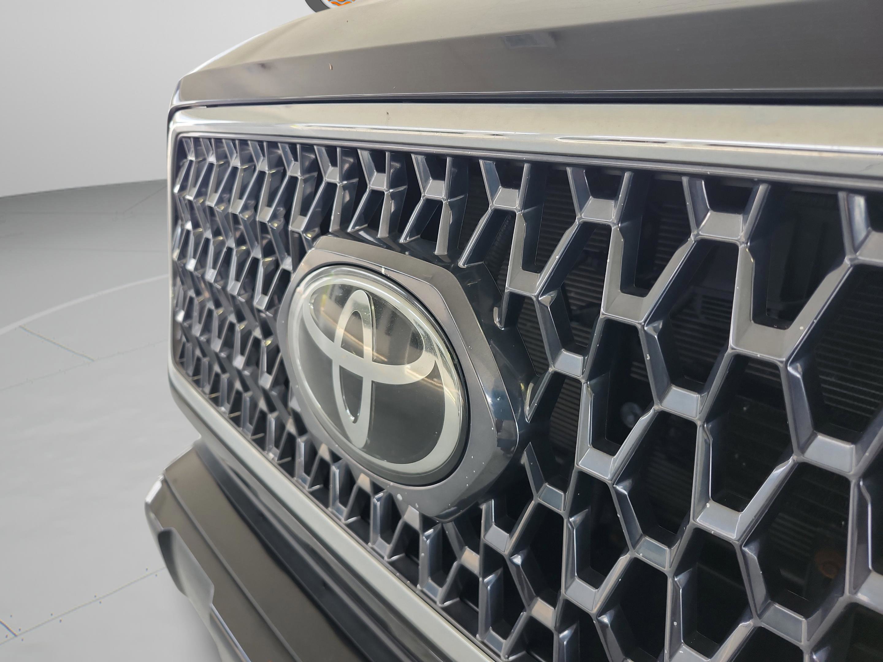 Used 2019 Toyota Tacoma TRD Sport w/ Technology Package AWD/4WD image 31