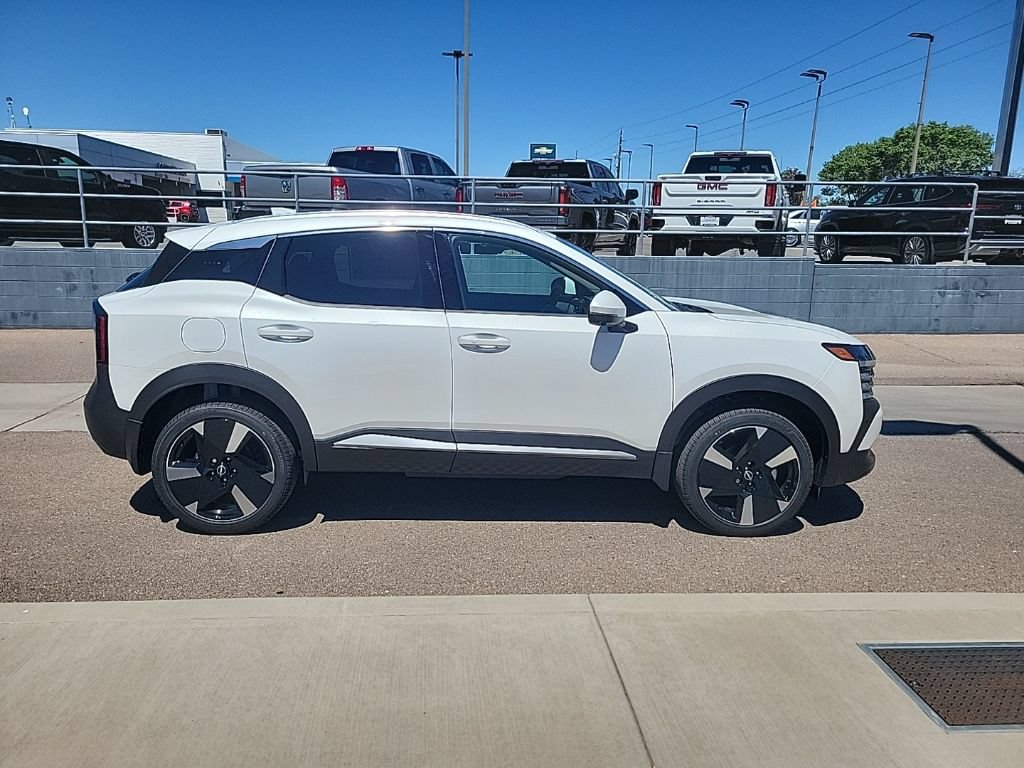 New 2025 Nissan Kicks SR FWD image 8