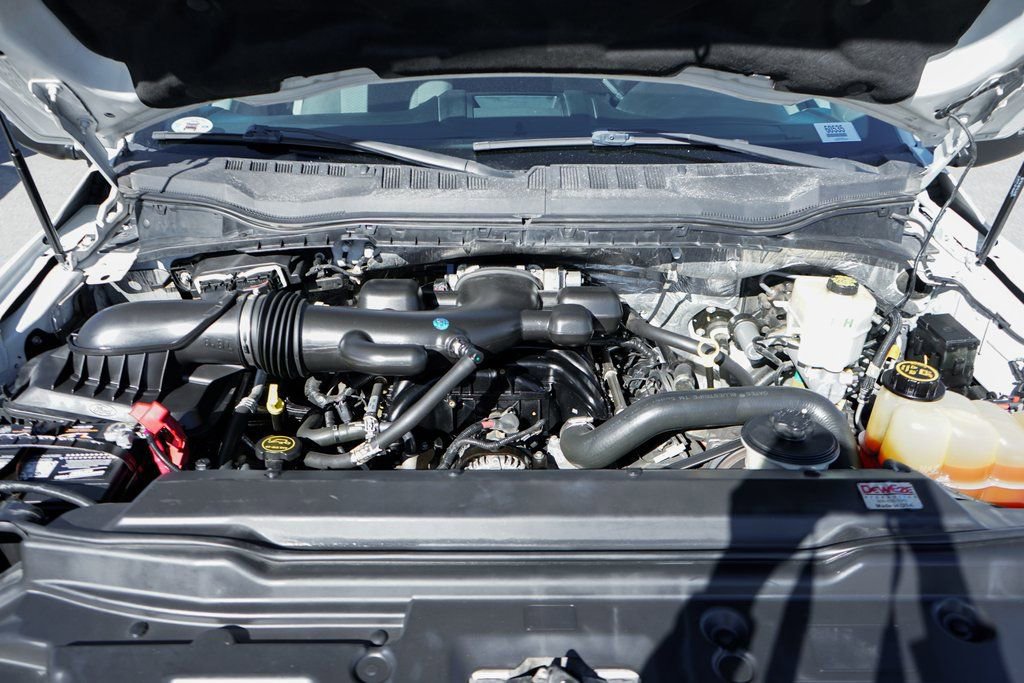 Used 2017 Ford F550 2WD Regular Cab Super Duty w/ Advanced Security Pack image 21