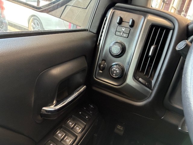 Used 2018 Chevrolet Silverado 1500 LT w/ All Star Edition AWD/4WD image 22