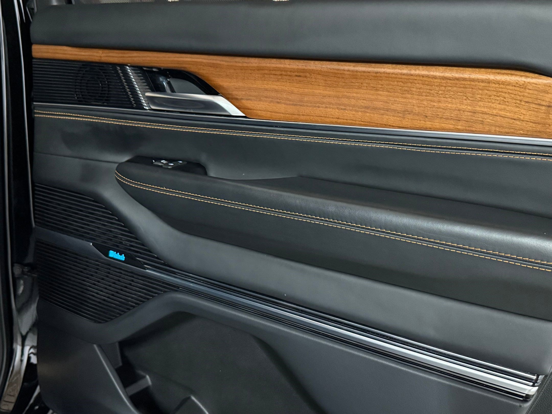 Used 2024 Jeep Grand Wagoneer Series III w/ HD Trailer Tow Package image 51