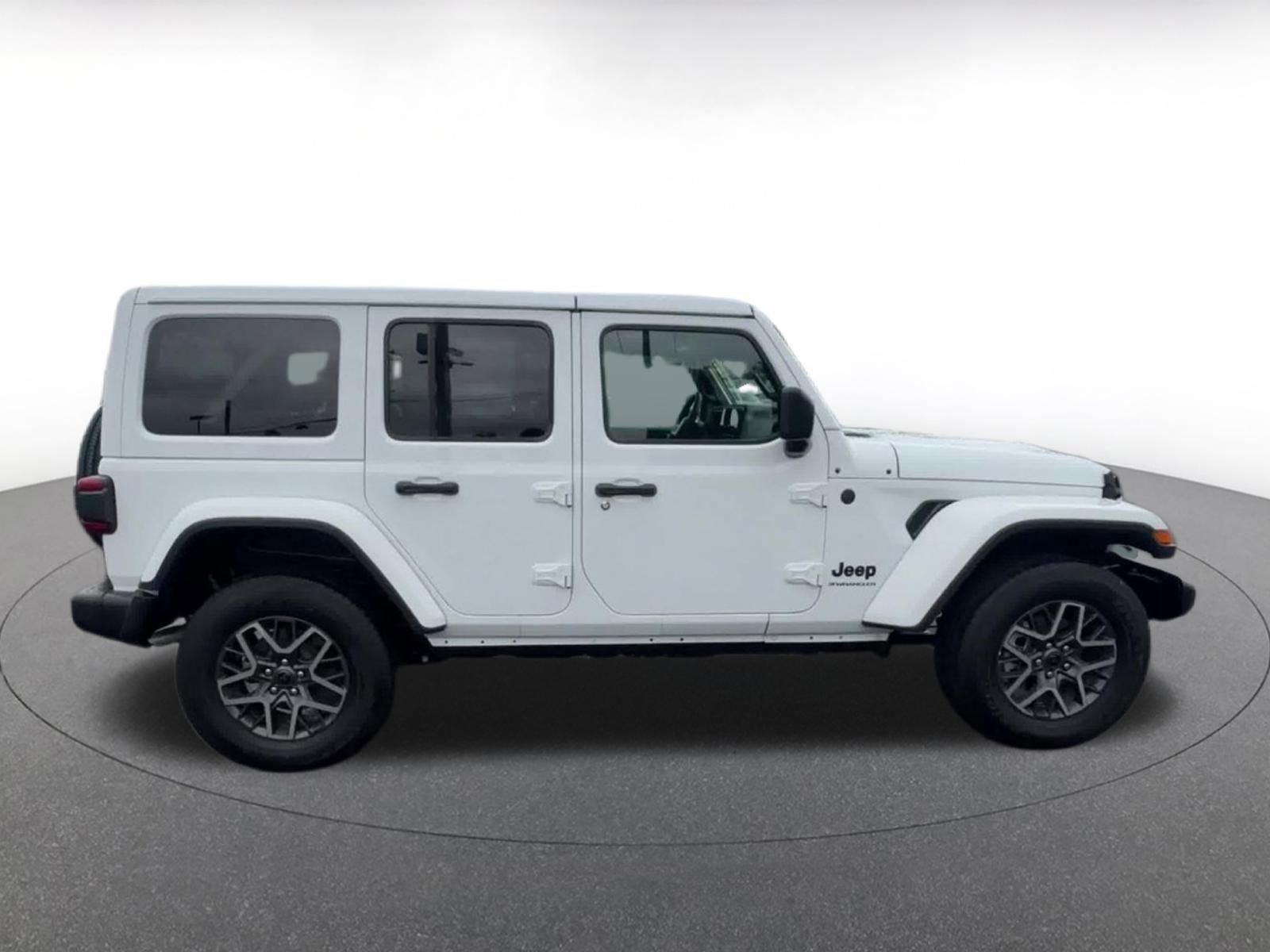 Used 2025 Jeep Wrangler Unlimited Sahara AWD/4WD image 16