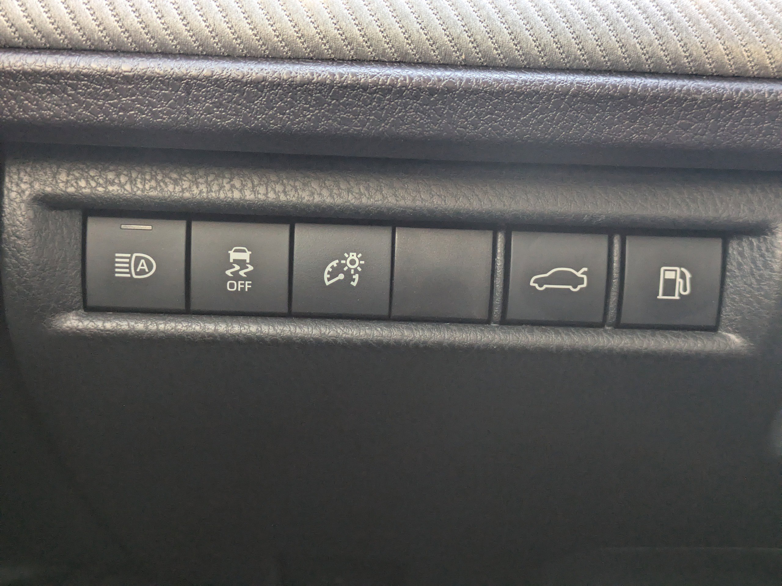 Used 2025 Toyota Camry SE w/ Multimedia Upgrade Package image 24