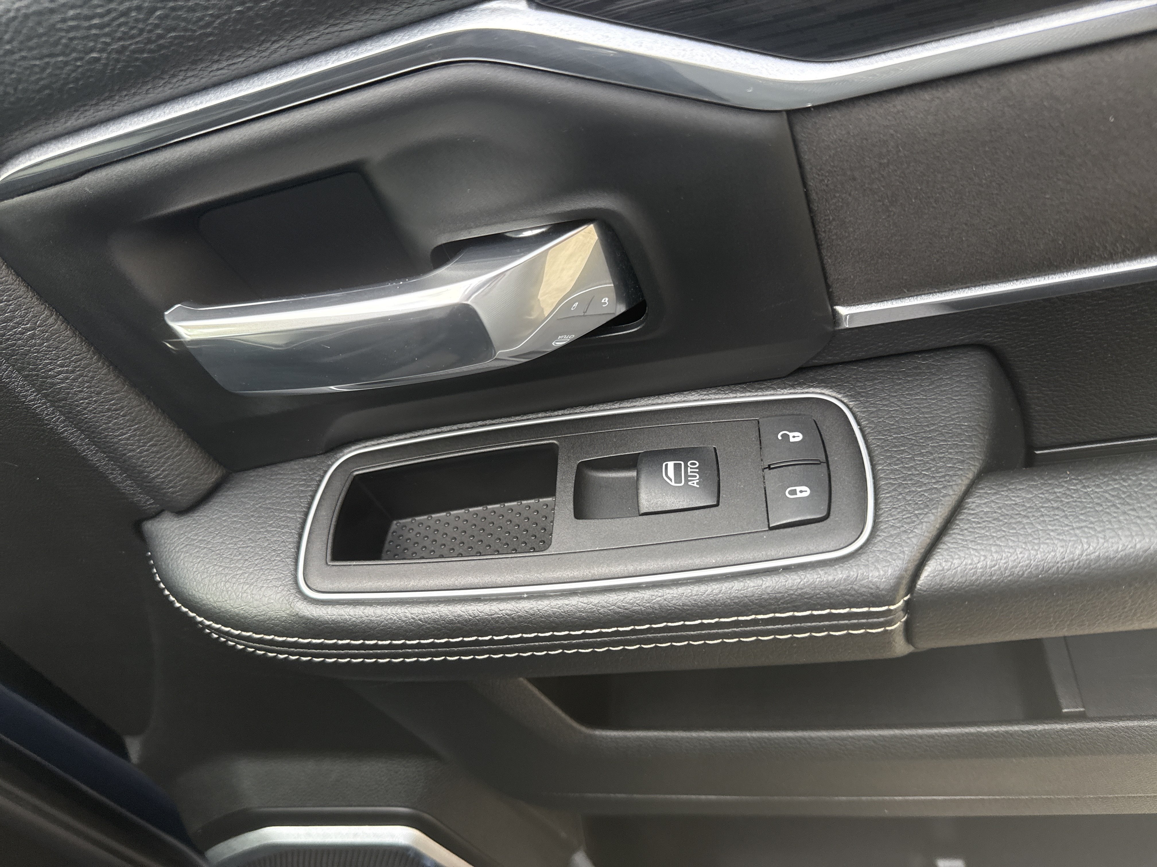 Used 2023 RAM 2500 Laramie w/ Night Edition AWD/4WD image 19