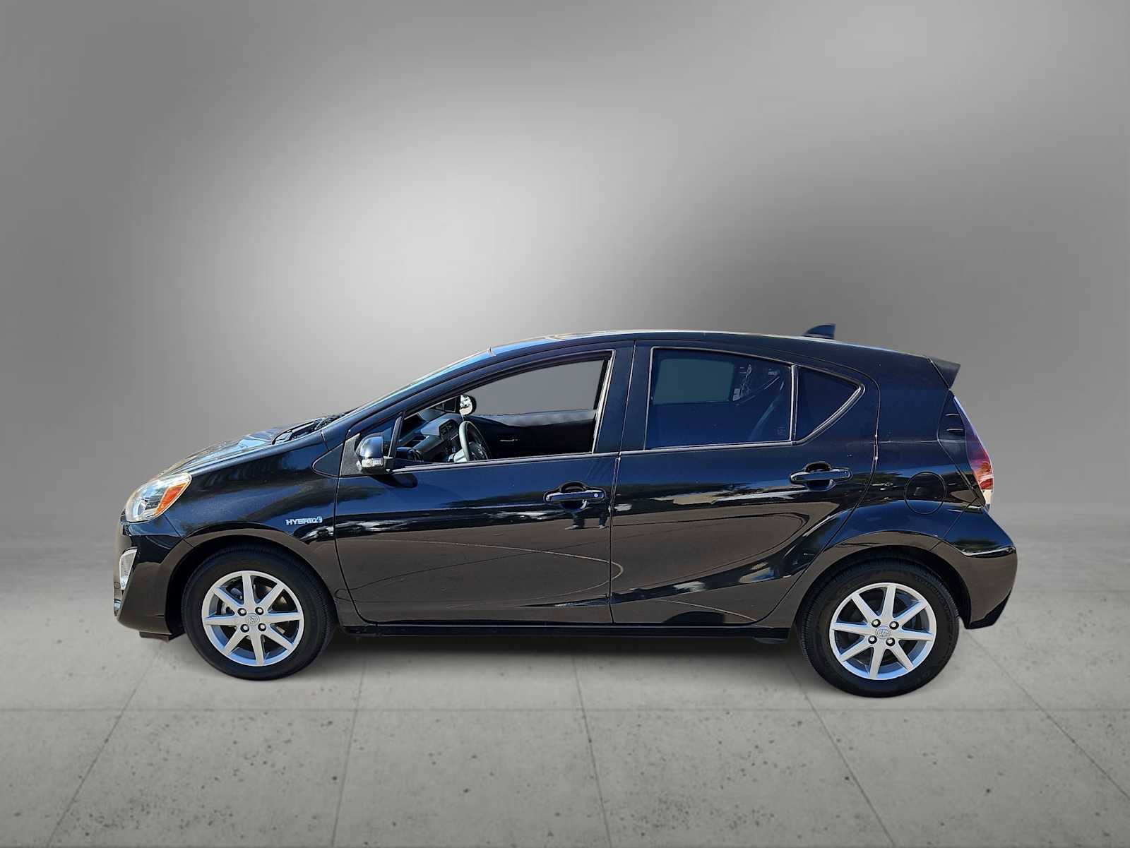 Used 2015 Toyota Prius C Three image 5