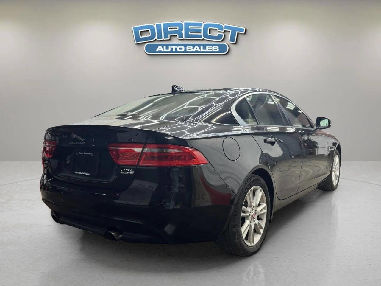 Used 2018 Jaguar XE Premium AWD/4WD image 6