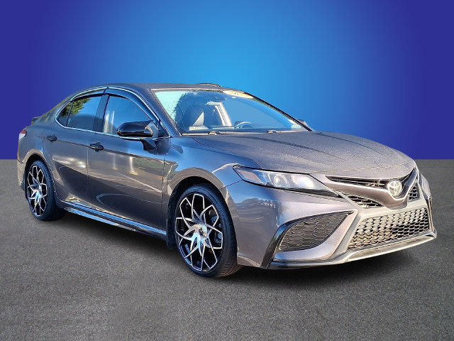 Used 2023 Toyota Camry SE FWD image 3