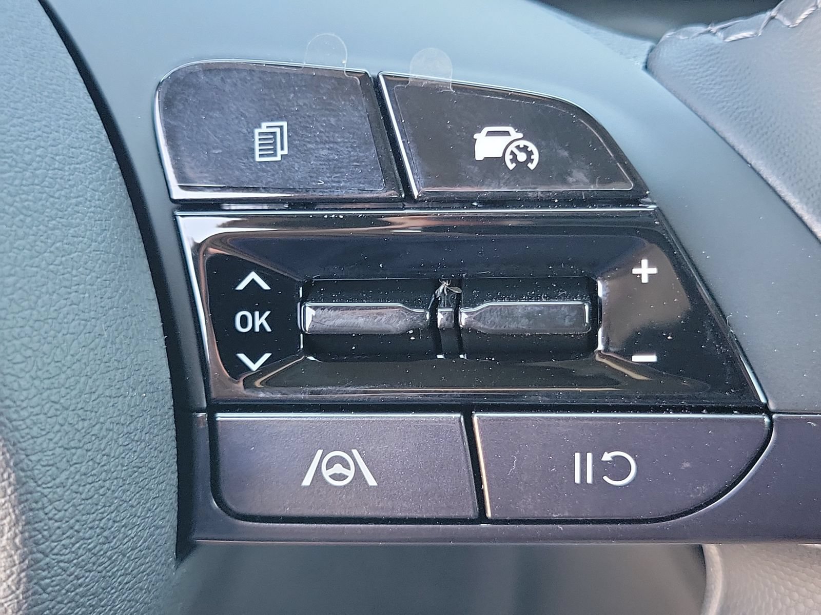 New 2026 Hyundai Elantra SEL Sport FWD image 9