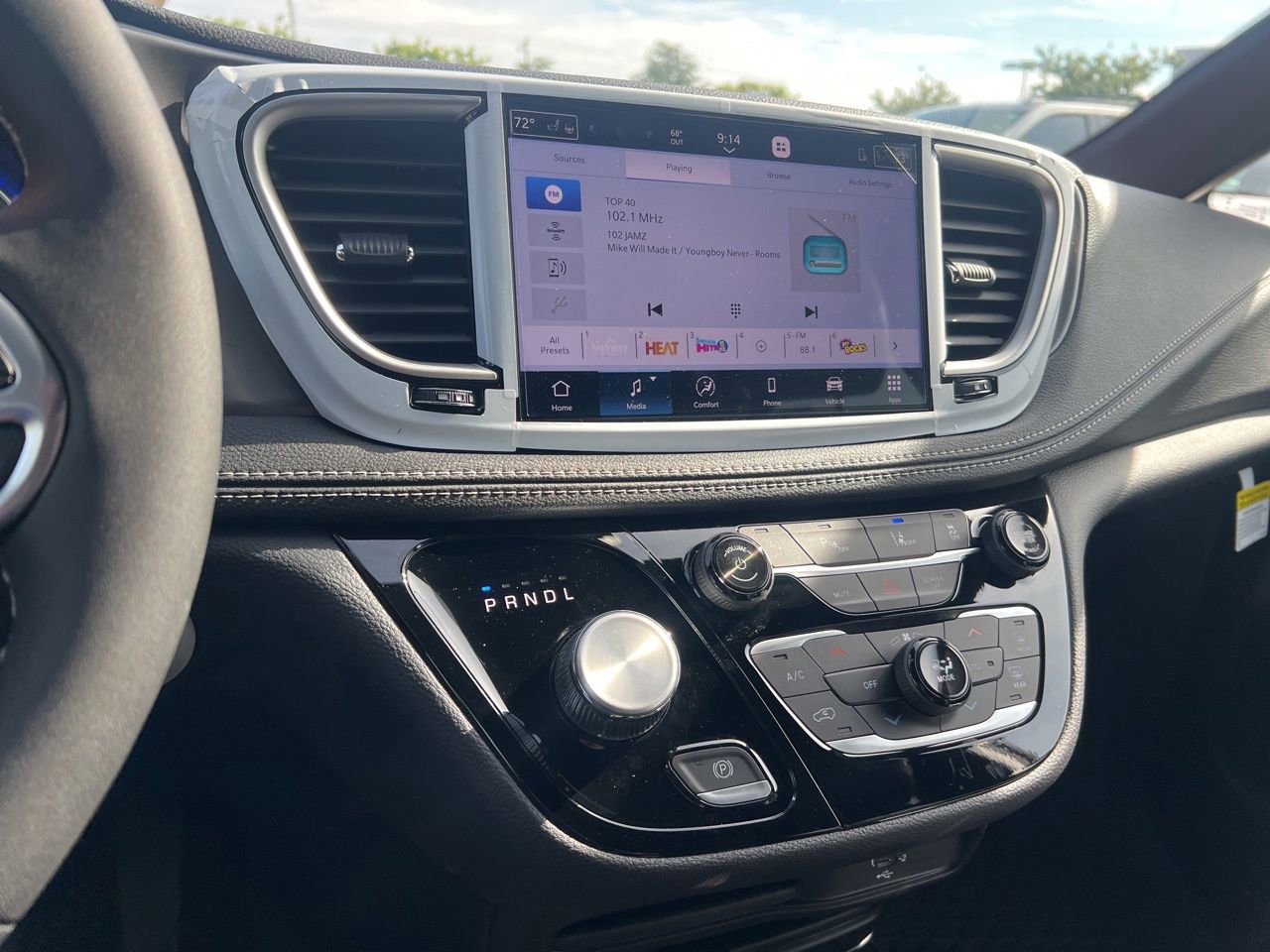 New 2026 Chrysler Pacifica Select FWD image 24