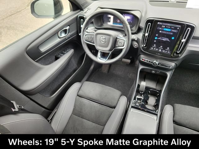 Certified 2025 Volvo XC40 B5 Plus AWD/4WD image 12