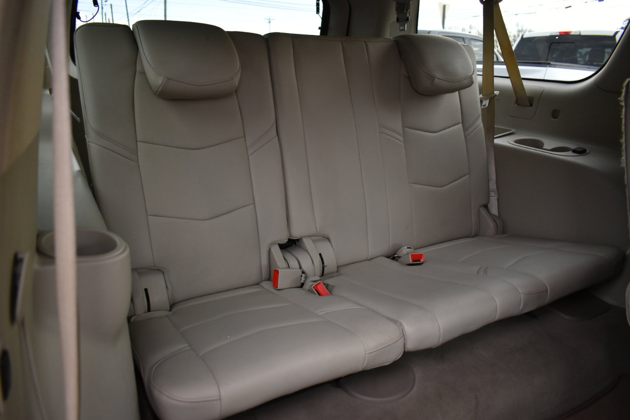 Used 2020 Cadillac Escalade ESV Premium Luxury image 29