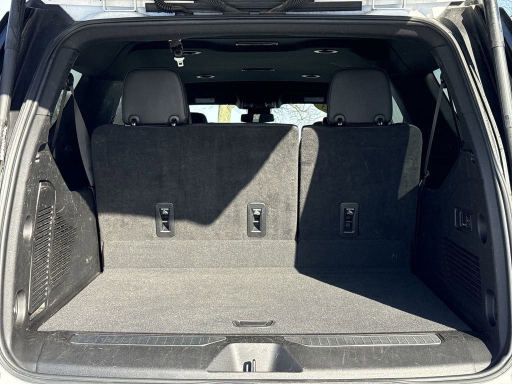 Used 2023 Chevrolet Suburban Premier image 20