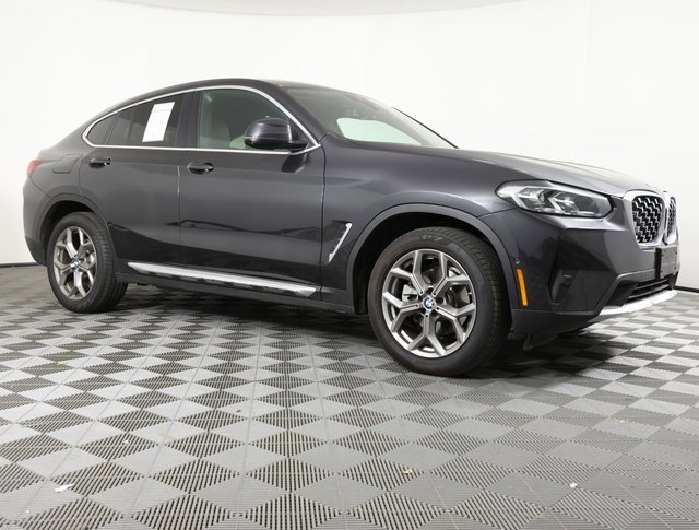 Used 2024 BMW X4 xDrive30i image 3