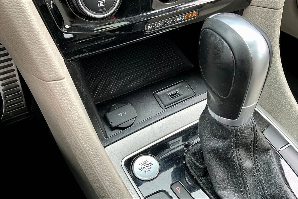 Used 2020 Volkswagen Passat 2.0T SEL image 16