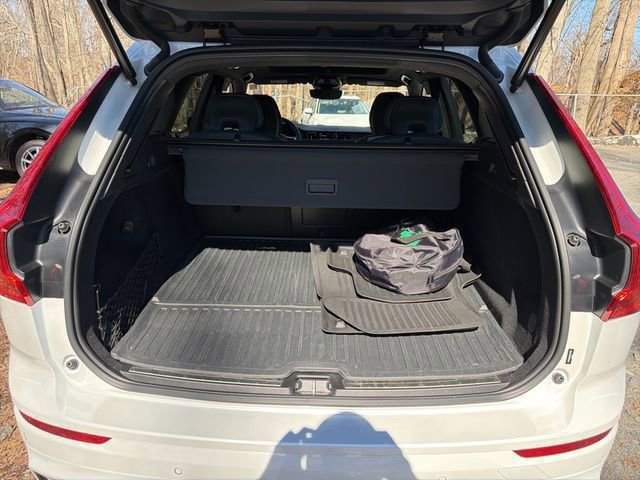 Used 2022 Volvo XC60 T8 R-Design w/ Advanced Package image 13