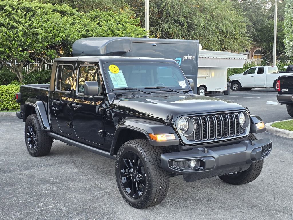 Used 2025 Jeep Gladiator Sport image 2