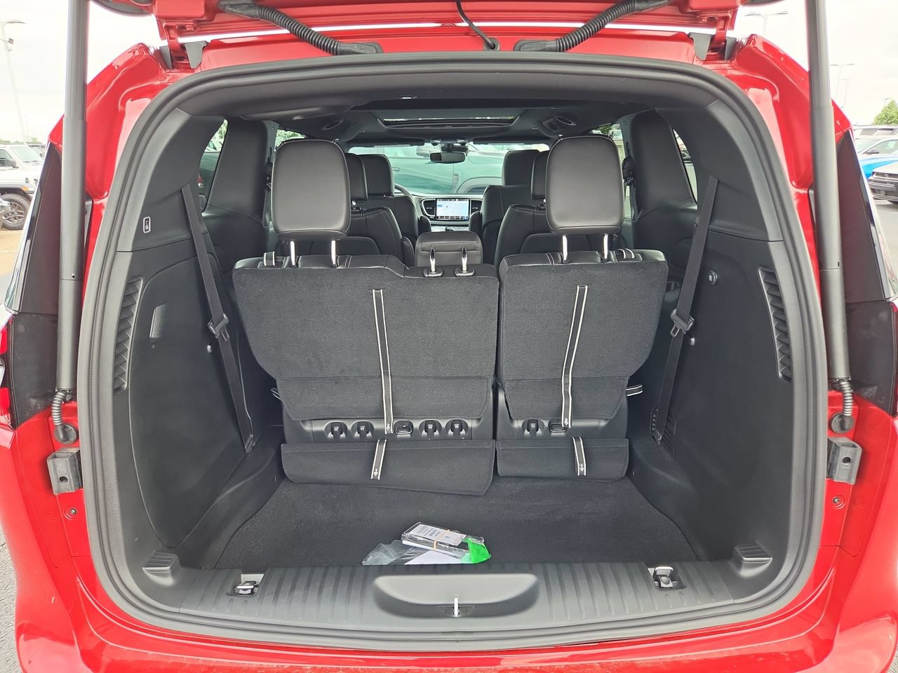 New 2027 Chrysler Pacifica Select AWD/4WD image 12