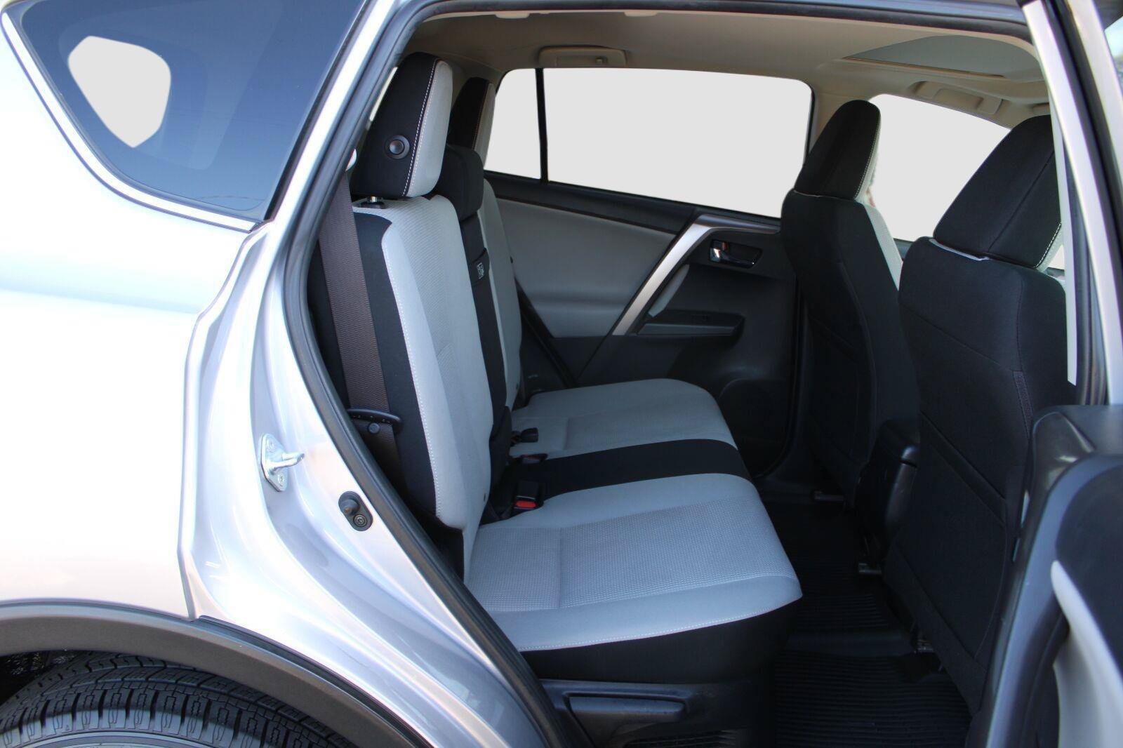 Used 2018 Toyota RAV4 XLE AWD/4WD image 37