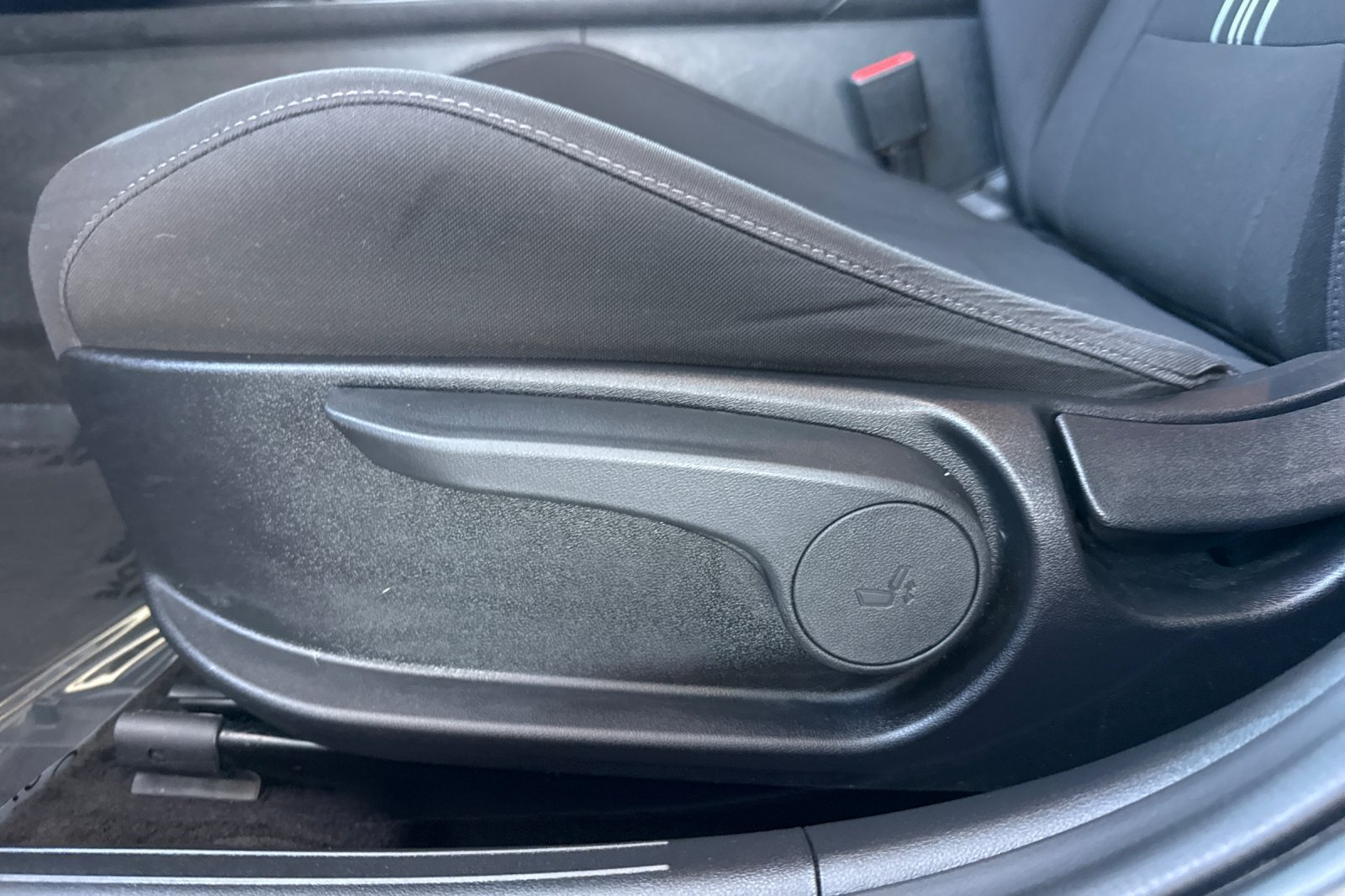 Used 2024 Hyundai Elantra SEL FWD image 18