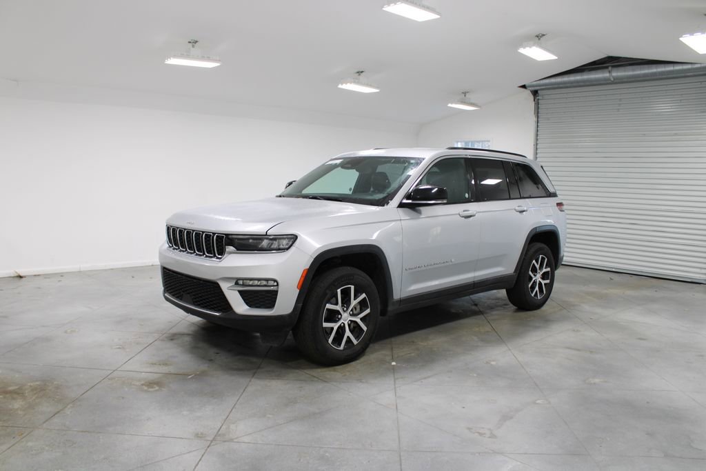 Used 2024 Jeep Grand Cherokee Limited image 4
