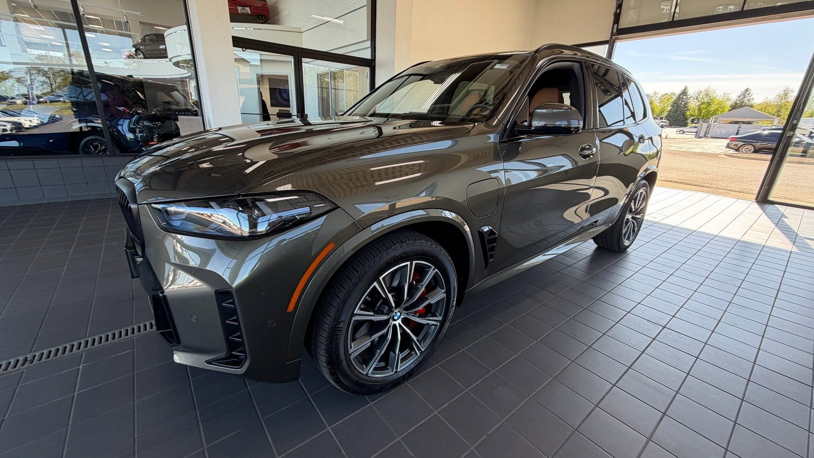 Used 2026 BMW X5 xDrive50e w/ M Sport Package AWD/4WD image 6