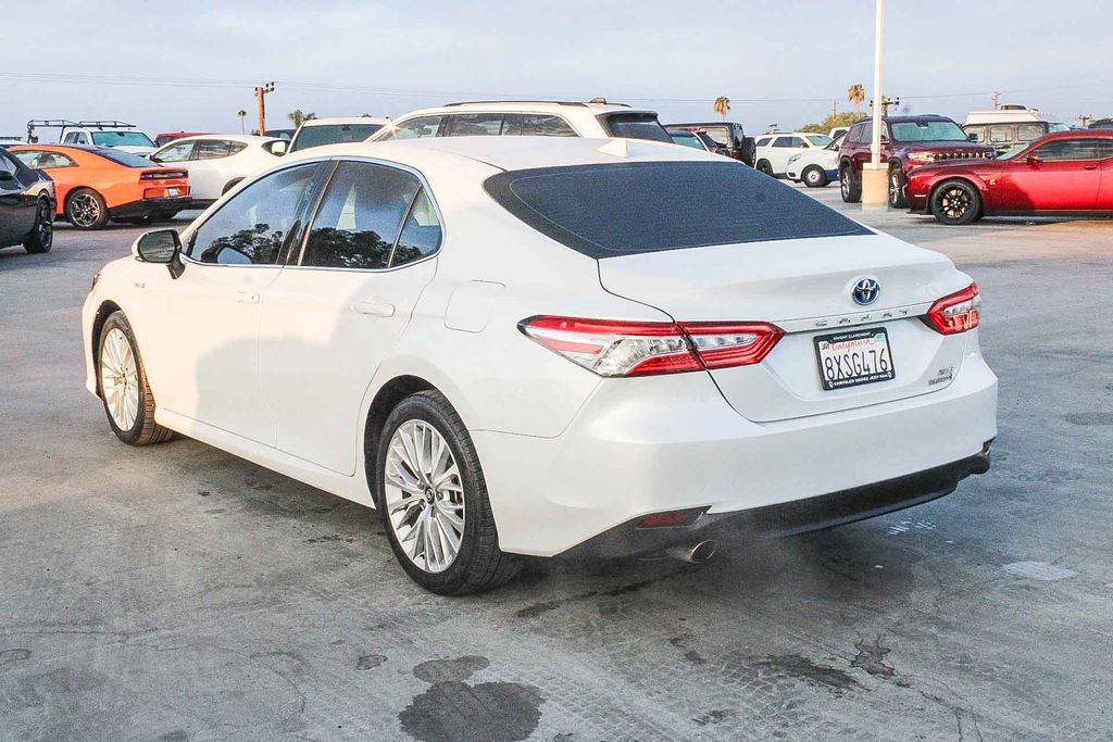 Used 2020 Toyota Camry XLE w/ Preferred Accessory Package FWD image 7