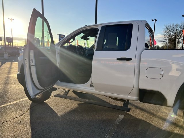 Used 2025 Chevrolet Silverado 2500 Custom w/ Custom Value Package image 15