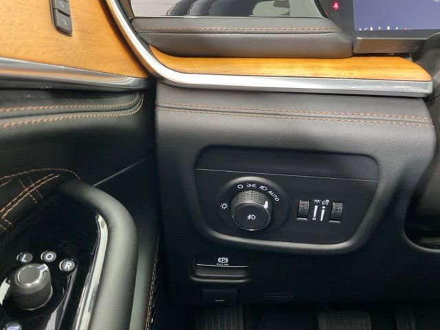 Used 2024 Jeep Grand Cherokee L Summit image 25