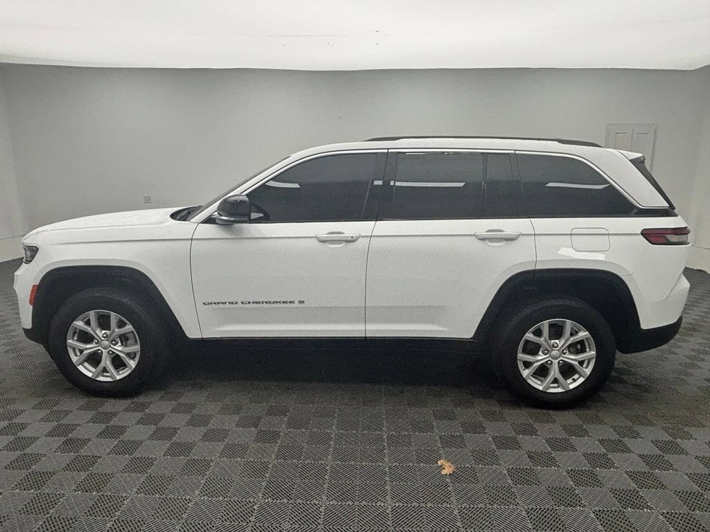 Used 2024 Jeep Grand Cherokee Limited AWD/4WD image 12