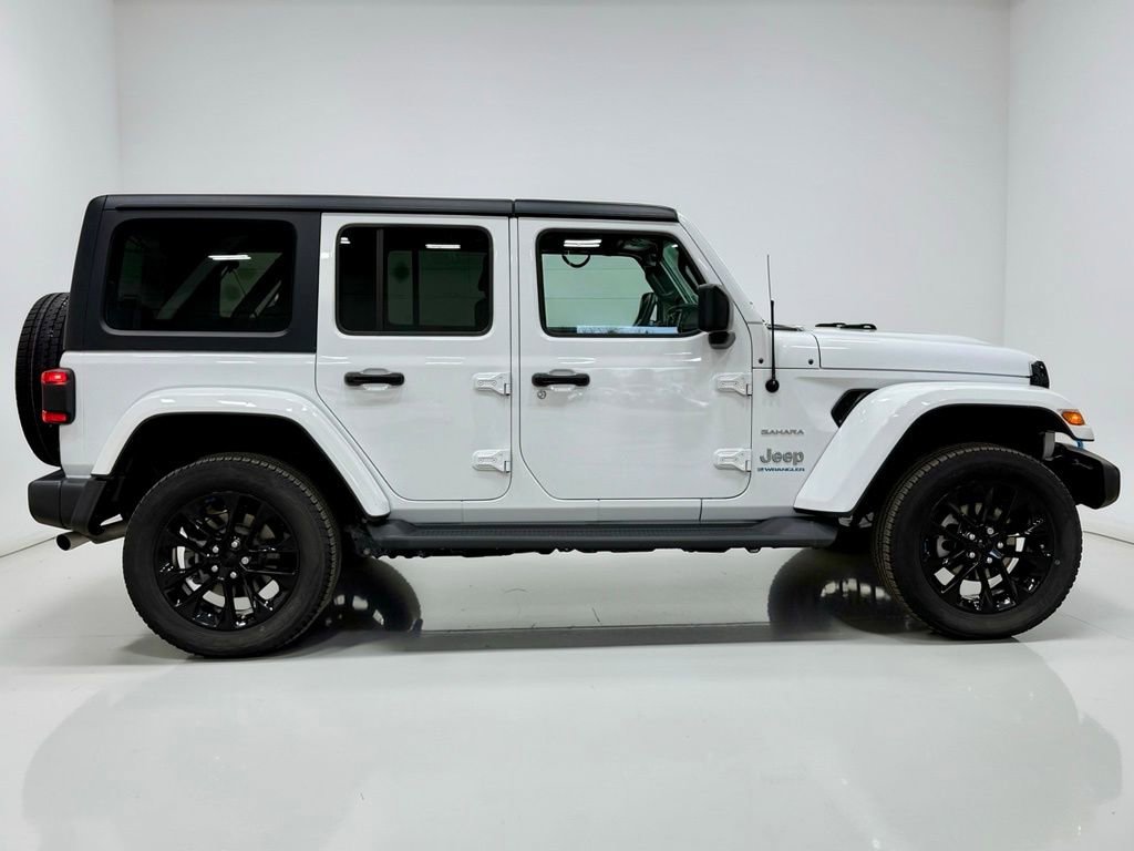 Used 2023 Jeep Wrangler Sahara w/ Cold Weather Group image 12