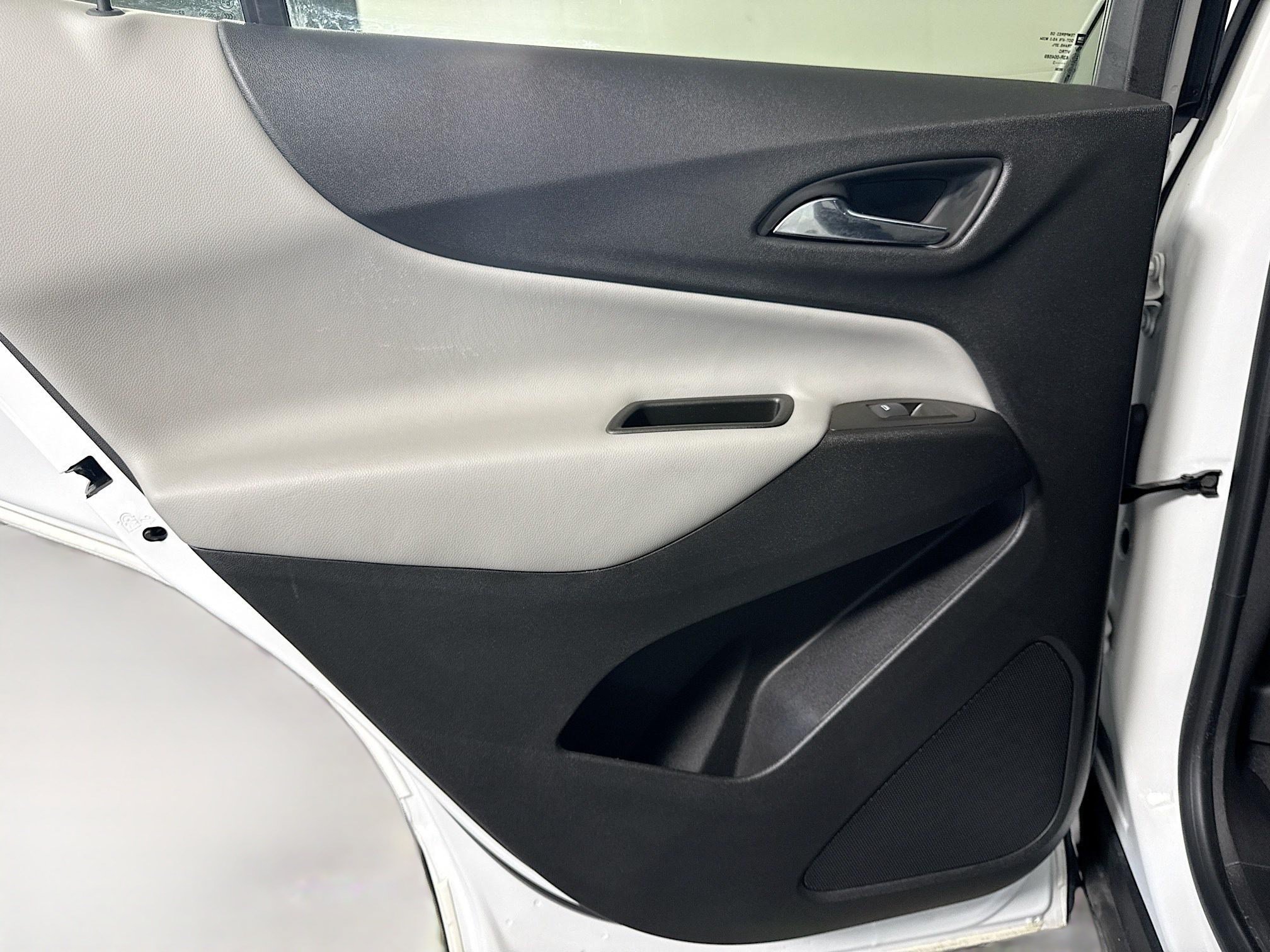 Used 2023 Chevrolet Equinox LT FWD image 26