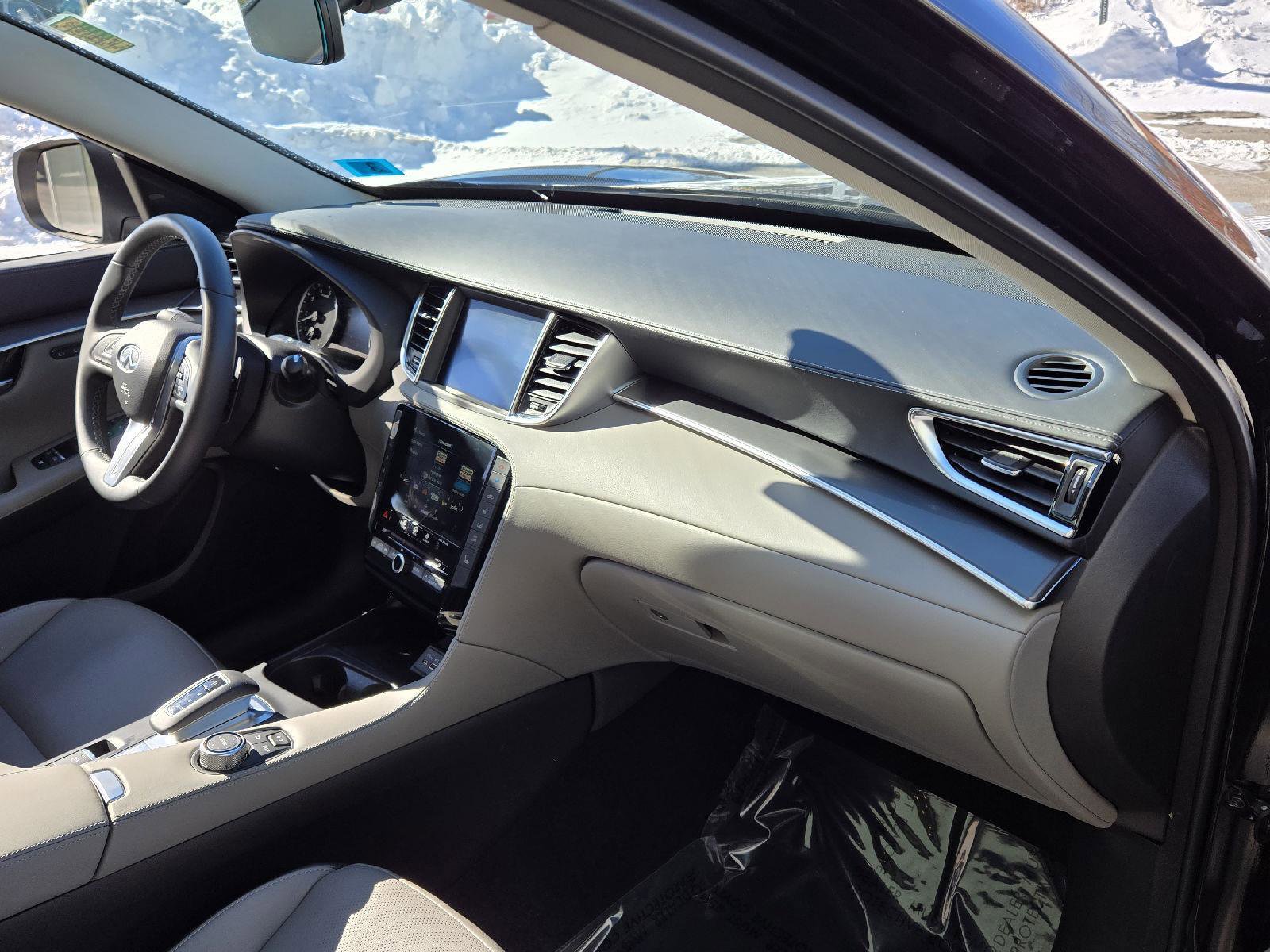 Certified 2025 INFINITI QX50 Luxe image 16