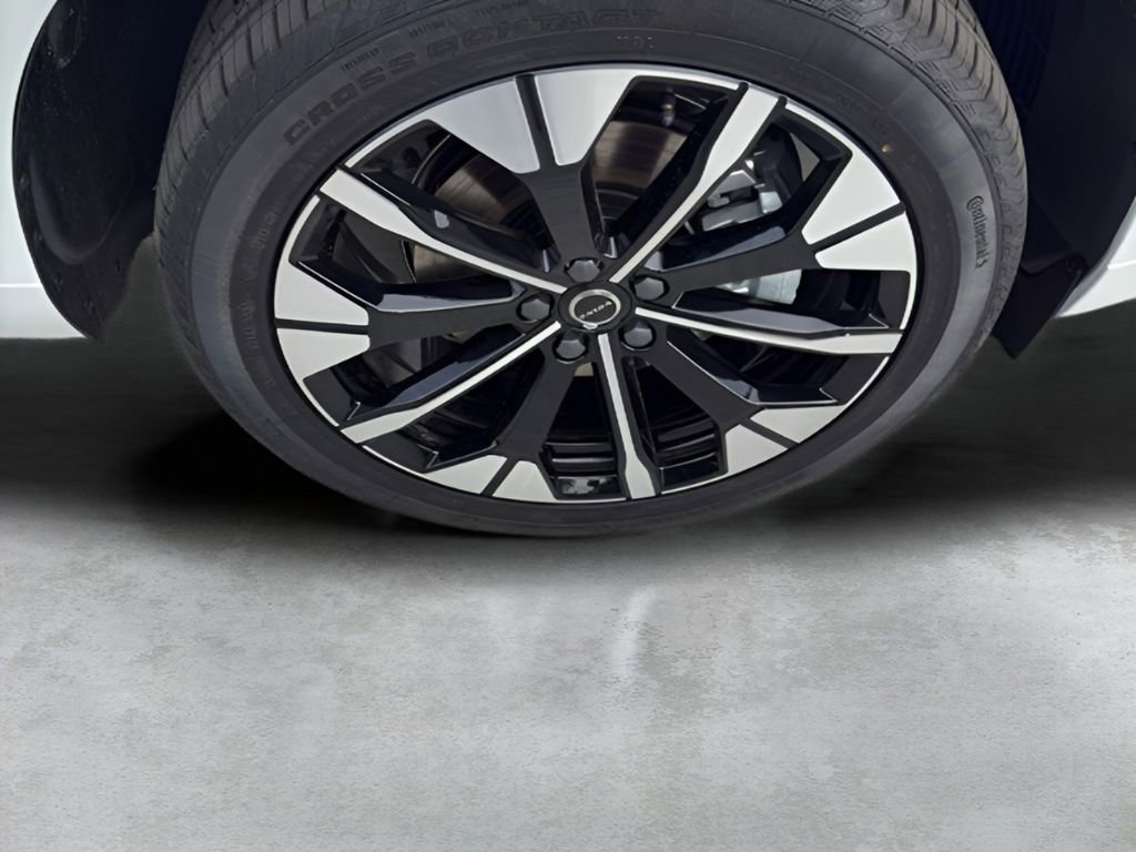New 2026 Volvo XC60 B5 Plus w/ Protection Package Premier AWD/4WD image 17